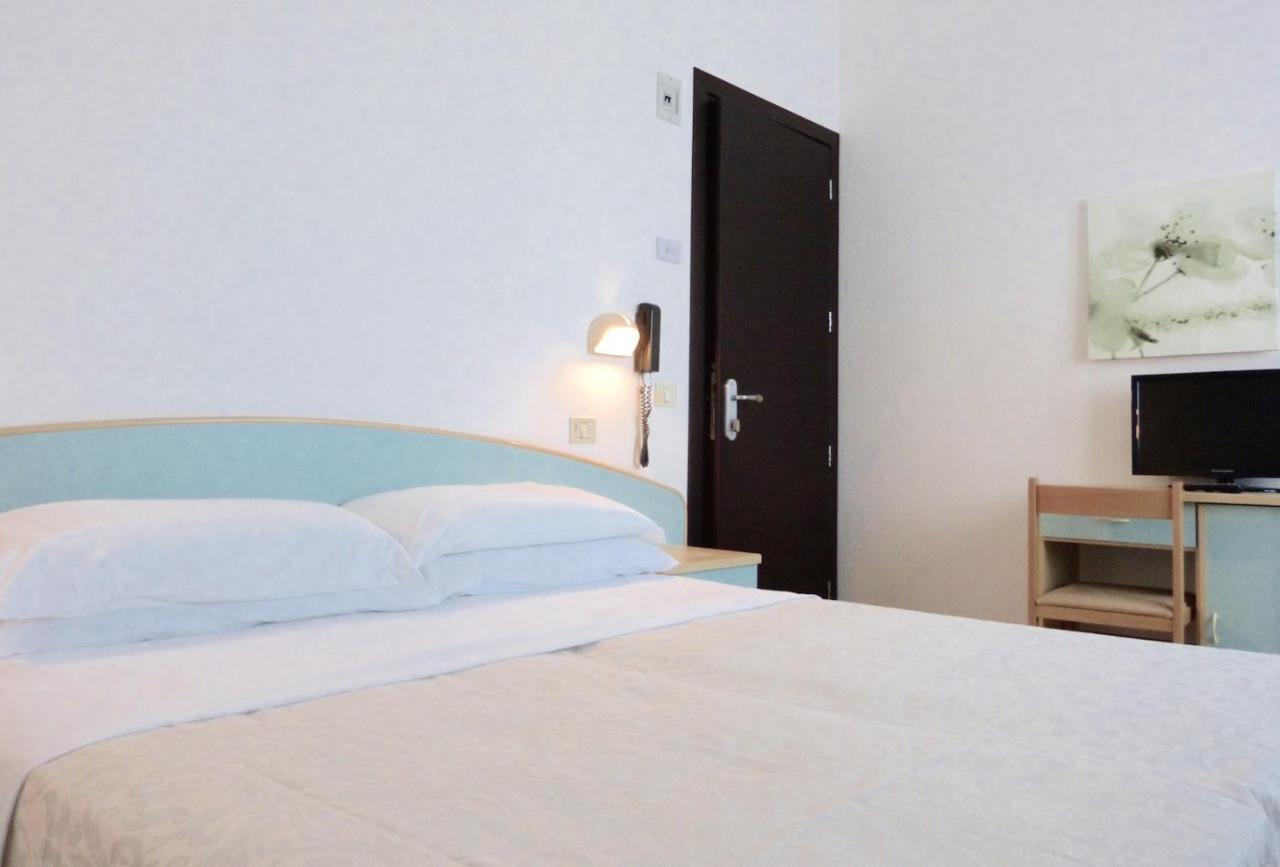 Hotel D'Annunzio Cattolica Buitenkant foto