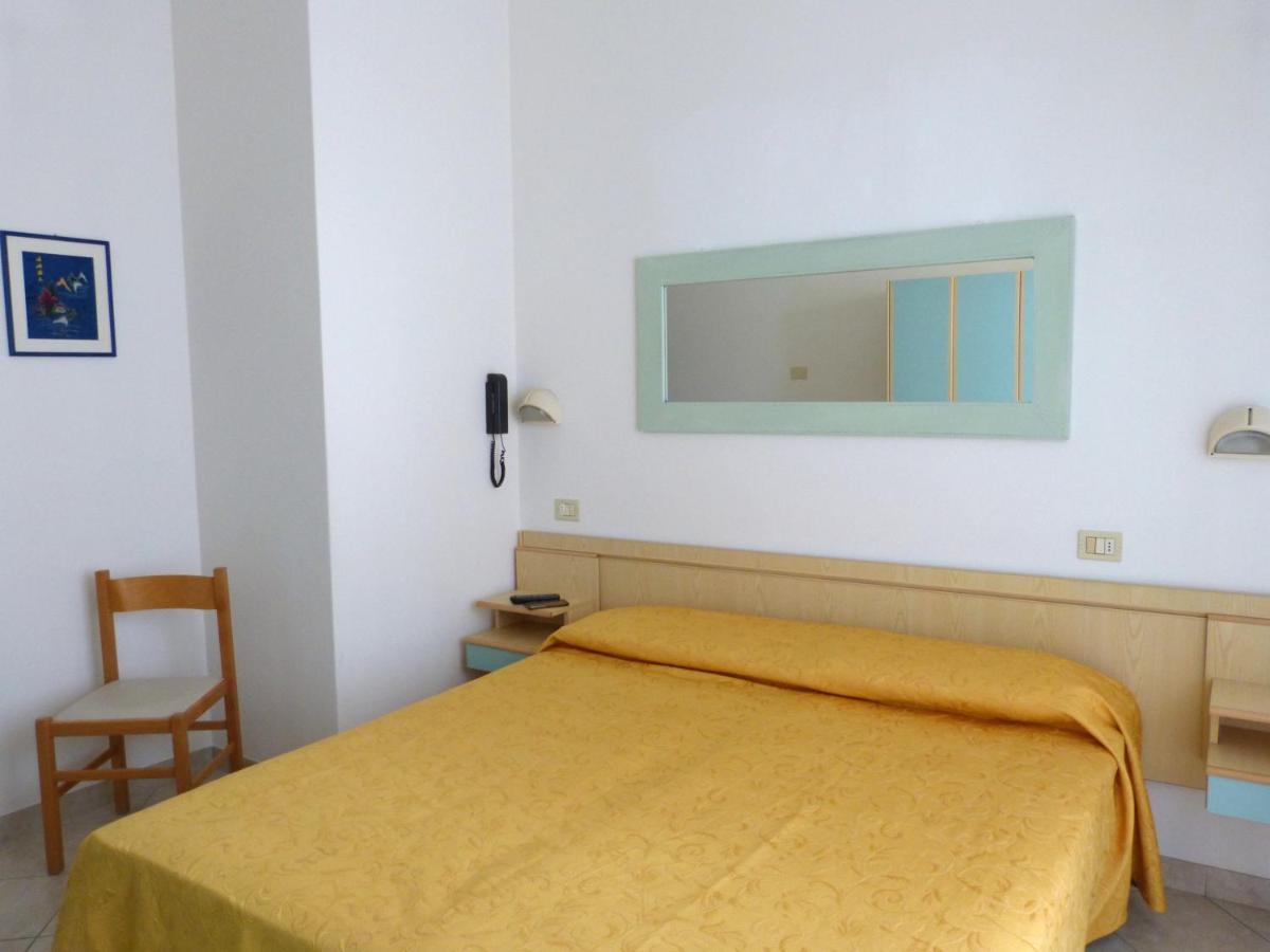 Hotel D'Annunzio Cattolica Buitenkant foto