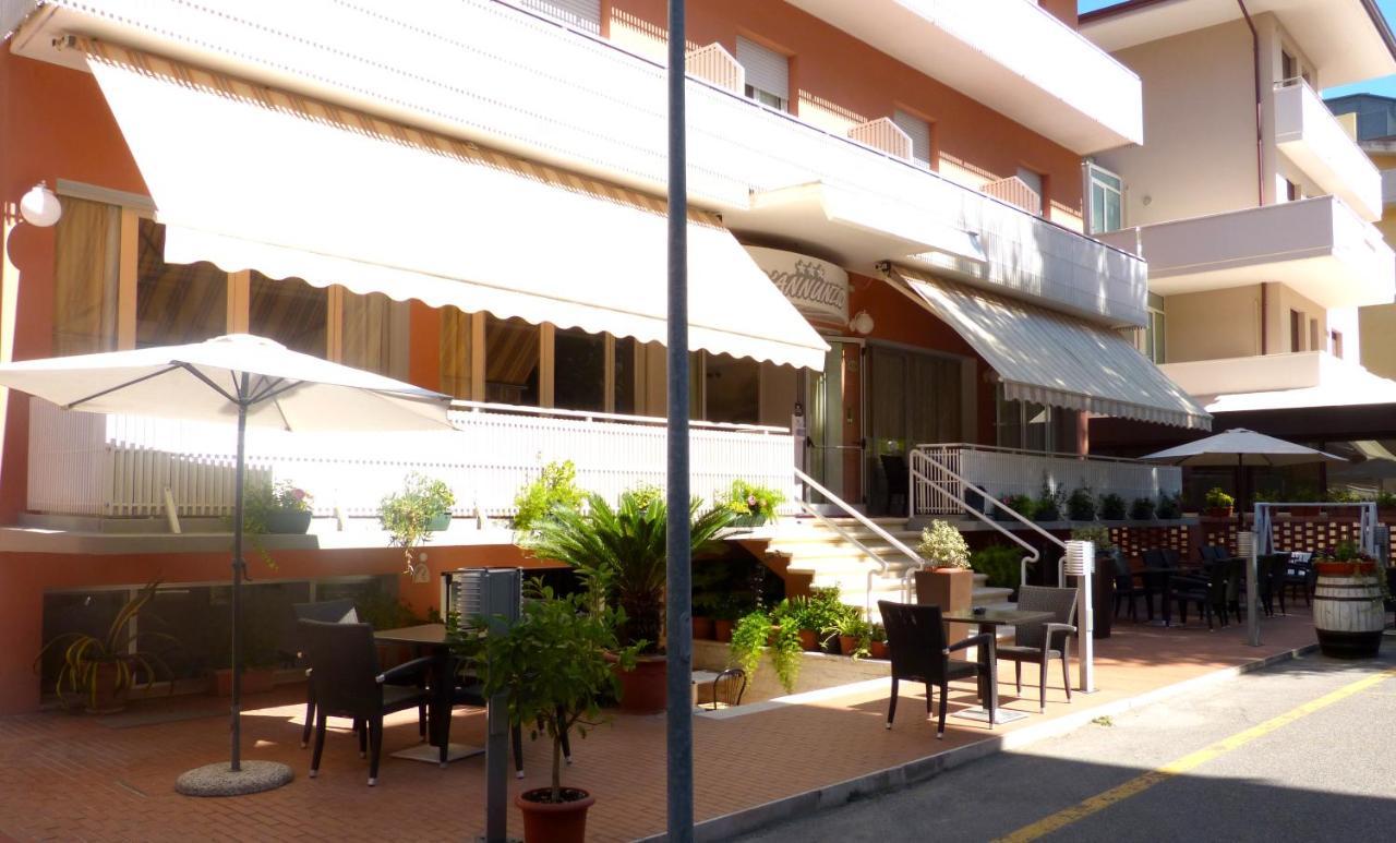 Hotel D'Annunzio Cattolica Buitenkant foto