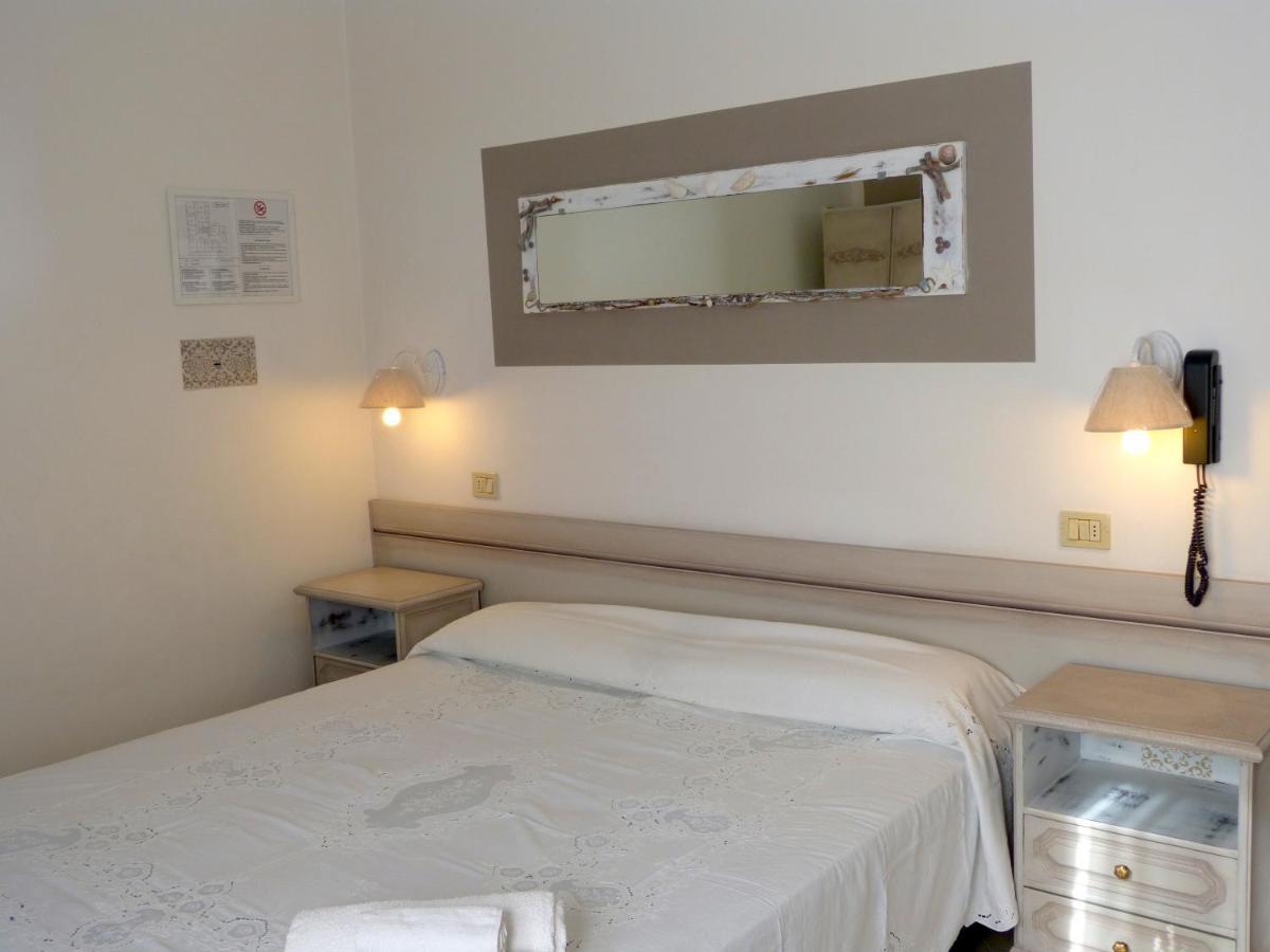 Hotel D'Annunzio Cattolica Kamer foto