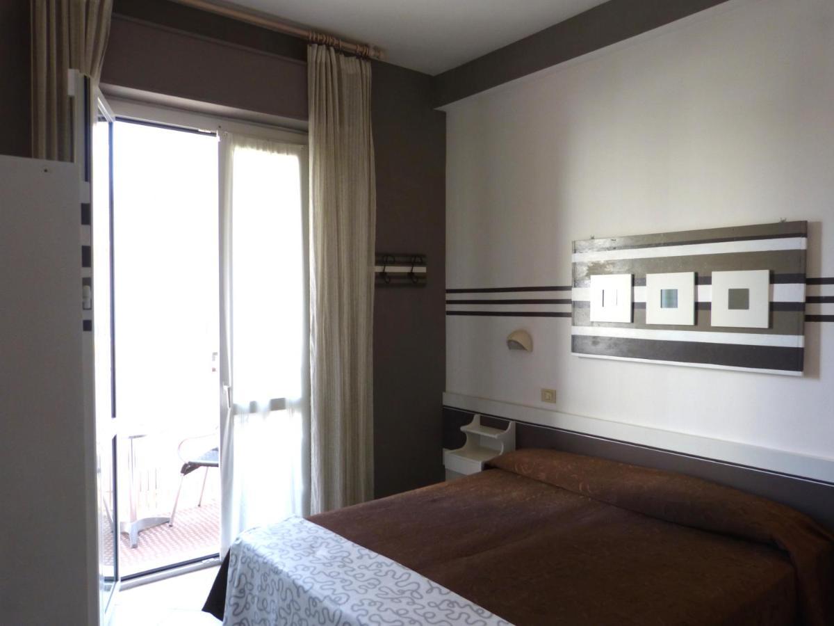 Hotel D'Annunzio Cattolica Buitenkant foto