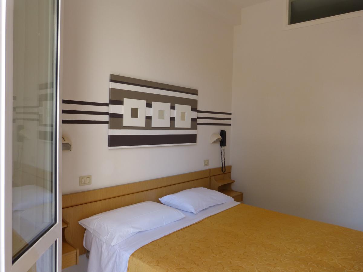 Hotel D'Annunzio Cattolica Buitenkant foto