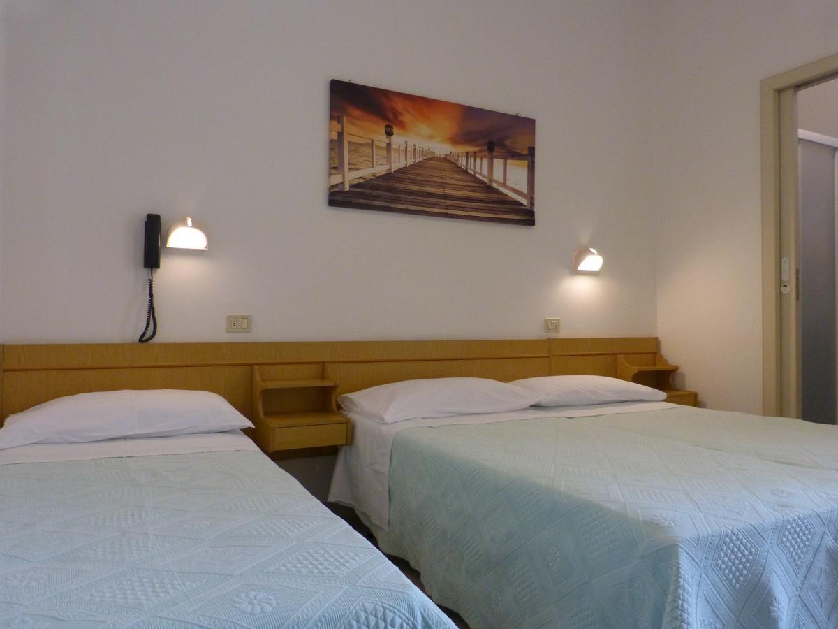 Hotel D'Annunzio Cattolica Buitenkant foto